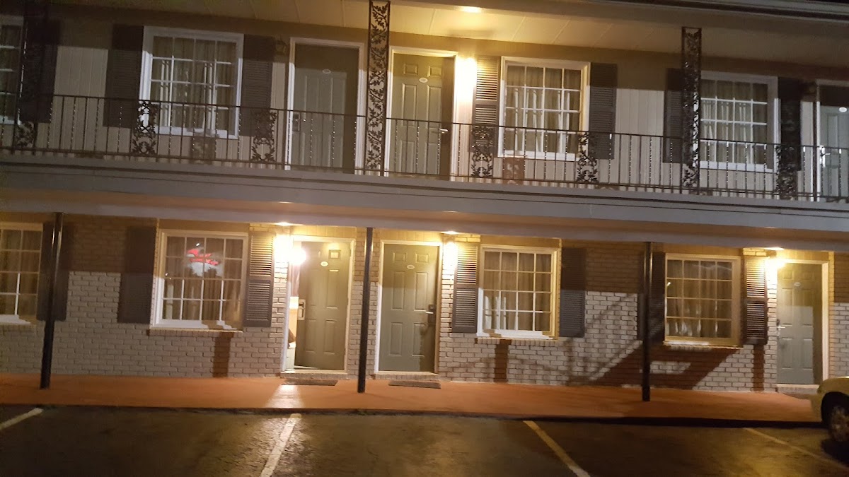 Pine Crest Motor Lodge